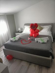 a bed with a red balloon on top of it at B&B Carpe Diem in Caserta