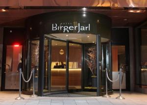 a store front with ropes around the doors of a store at Hotel Birger Jarl in Stockholm