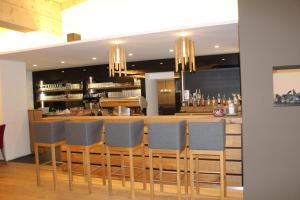 Hol lub bar w obiekcie Hotel Gasthof Hirschentenne