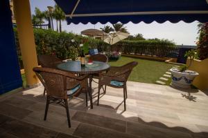 Vonkajšia záhrada v ubytovaní Sea View Meloneras Terrace Duplex +Wifi +Barbecue