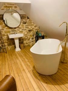 Zdjęcie z galerii obiektu Les chambres de sainte barbe w mieście Plougasnou