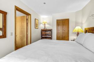 Ένα ή περισσότερα κρεβάτια σε δωμάτιο στο River Mountain Lodge W217 +23 φωτογραφίες
