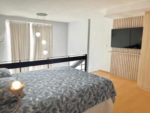 Giường trong phòng chung tại Saint Sebastian Flat 506 - Com Hidro! até 4 pessoas, Duplex, no centro