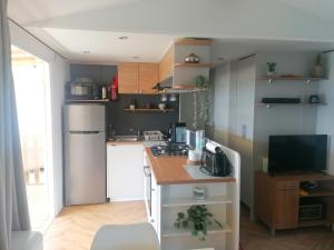 Kuchyň nebo kuchyňský kout v ubytování Mobilhome 6-8 pers Cap Ferret