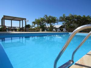 A piscina localizada em Entremares Residence ou nos arredores