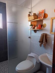 Kamar mandi di Hotel y Plaza JMI