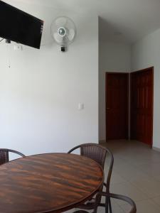 Televisi dan/atau pusat hiburan di Hotel y Plaza JMI