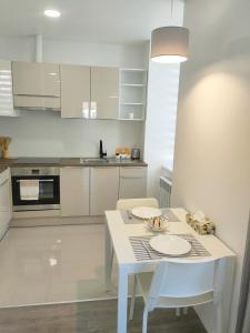 Kuchyň nebo kuchyňský kout v ubytování New apartment - MEMO - Le Locle