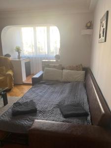 a bed in a living room with a couch at Apartament regim hotelier in Oradea