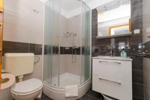 Kúpeľňa v ubytovaní Apartments Klisovic + 29 fotografií