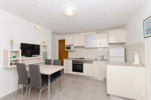 Kuchyňa alebo kuchynka v ubytovaní Apartments Klisovic