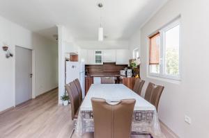 Kuchyň nebo kuchyňský kout v ubytování Apartments Jasna