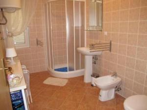 a bathroom with a shower and a toilet and a sink at Apartment Ivan in Šilo