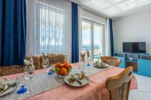 TV a/nebo společenská místnost v ubytování Apartments Bozana