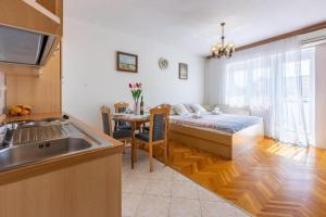 Postel nebo postele na pokoji v ubytování Apartments Ivana