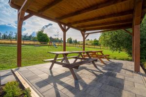 Κήπος έξω από το Apartmány Na šumavské louce
