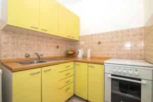 Kuchyňa alebo kuchynka v ubytovaní Apartment Adriatico