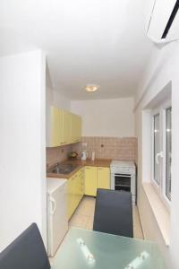 Kuchyňa alebo kuchynka v ubytovaní Apartment Adriatico