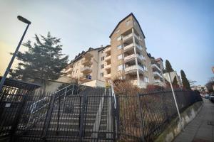 a building with a fence in front of a building at Apartament Panorama Miasta in Gdynia