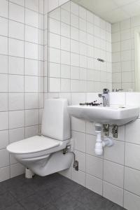 Koupelna v ubytování Sahlströmsgården