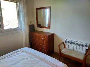 Łóżko lub łóżka w pokoju w obiekcie Apartamento con jardín