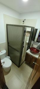 Vonios kambarys apgyvendinimo įstaigoje MEDELLÍN SURAMERICANA APARTAMENTO 3