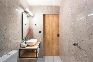 Kúpeľňa v ubytovaní Araliki Suites