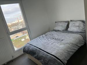 Posteľ alebo postele v izbe v ubytovaní Appartement de Romainville