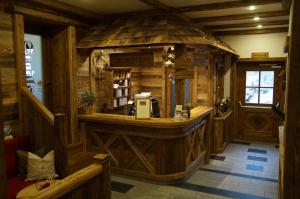 a bar in a log cabin with a telephone at Gasthof Metzgerwirt in Regenstauf
