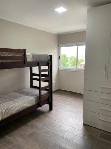 Una cama o camas cuchetas en una habitación  de Casa de montaña