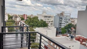 einen Balkon mit Stadtblick in der Unterkunft Moderno 2 amb con Cochera in Mar del Plata