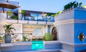 a house with a swimming pool and a balcony at Hotel Casona del Porvenir in Cartagena de Indias