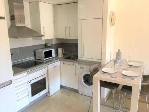 Kuchyňa alebo kuchynka v ubytovaní Modern 1 bedroom apartment, in La Cala De Mijas