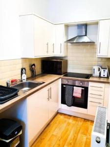 A kitchen or kitchenette at Two Bed Apartment In Lancashire