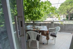 Ein Balkon oder eine Terrasse in der Unterkunft Apartment Sanja