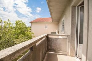Ein Balkon oder eine Terrasse in der Unterkunft Apartment Sanja