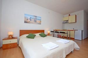 Кровать или кровати в номере Apartments Luka