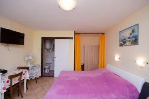 Posteľ alebo postele v izbe v ubytovaní Apartments Jasminka