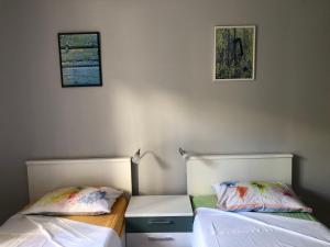 two beds sitting next to each other in a bedroom at Apartment Jelka in Ražanj