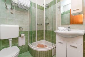 Koupelna v ubytování Apartments Mira