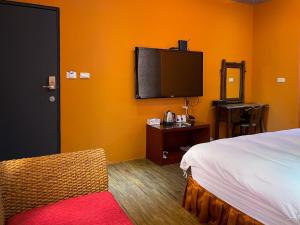 Uma cama ou camas num quarto em Vogue Inn at Hualien