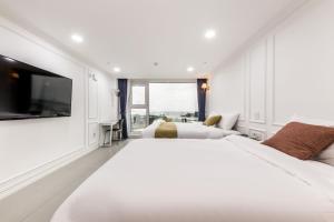 Postel nebo postele na pokoji v ubytování Gladsheim Hotel