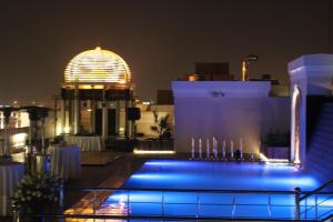 Bazén v ubytování The Pllazio Hotel nebo v jeho okolí