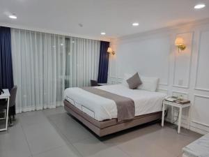 Postel nebo postele na pokoji v ubytování Gladsheim Hotel