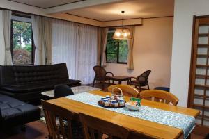 a living room with a table and chairs at EK House Hakone Shushinso 箱根修身荘 in Onsensō