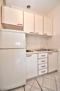 Kuchyň nebo kuchyňský kout v ubytování Apartments Ivka