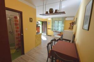 Kuchyň nebo kuchyňský kout v ubytování Apartments Nevenka