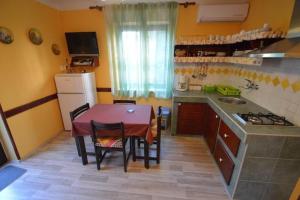Kuchyň nebo kuchyňský kout v ubytování Apartments Nevenka