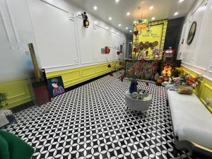 a room with a black and white tiled floor at Song Kim Hotel in Hai Phong