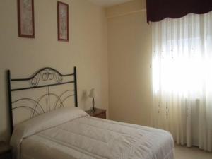 Letto o letti in una camera di Apartment - 2 Bedrooms with WiFi and Sea views - 01893